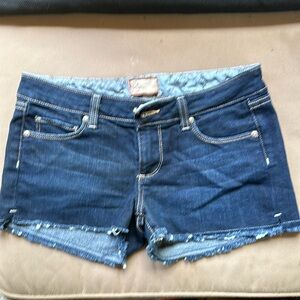 Paige low waisted 3" cut off jean shorts size 28 dark blue